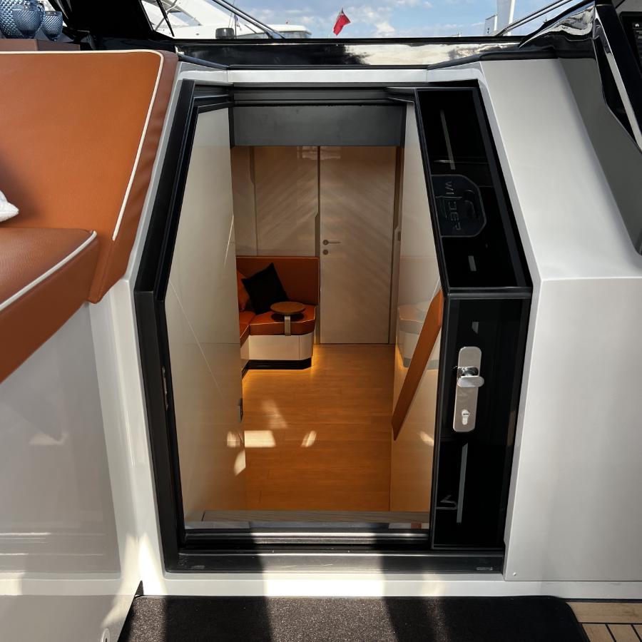 porta scorrevole per accesso sottocoperta della yacht