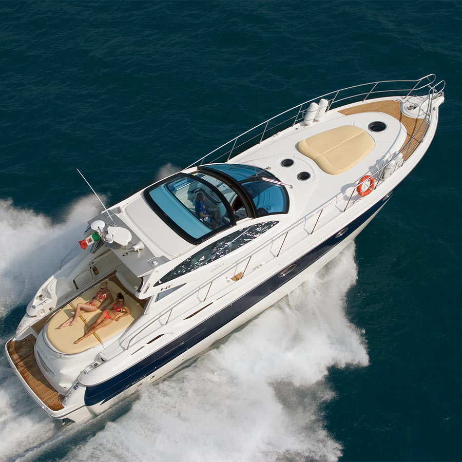 sistema automatizzato di movimentazione del soffitto sopra il posto di comando sull'imbarcazione