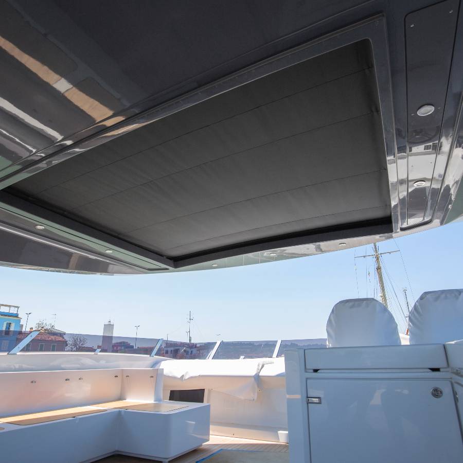 Soft top con doppio tessuto di colore nero