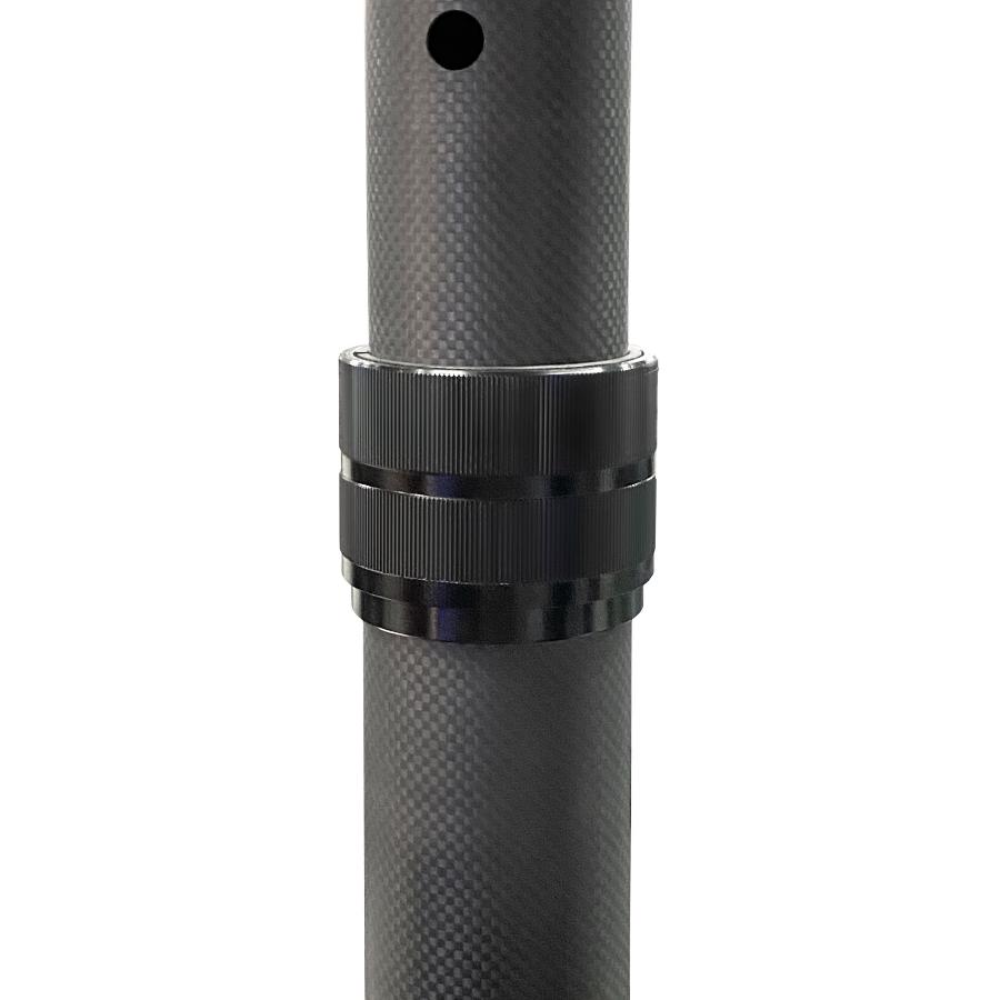 palo in carbonio verniciato trasparente per tende parasole da yacht , dettaglio del fissaggio della parte telescopica