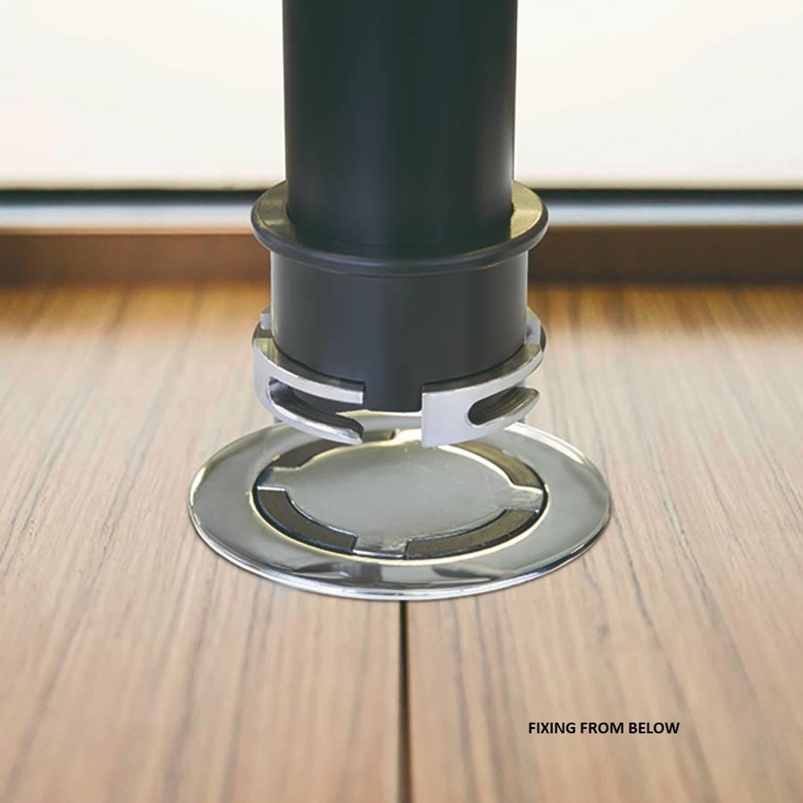 dettaglio aggancio pali per fissaggio tende parasole dello yacht