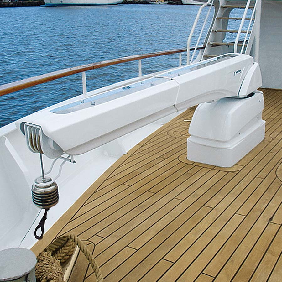 G 432 gru con sistema idraulico e braccio telescopico per braca e sollevamento tender installato sul flybridge