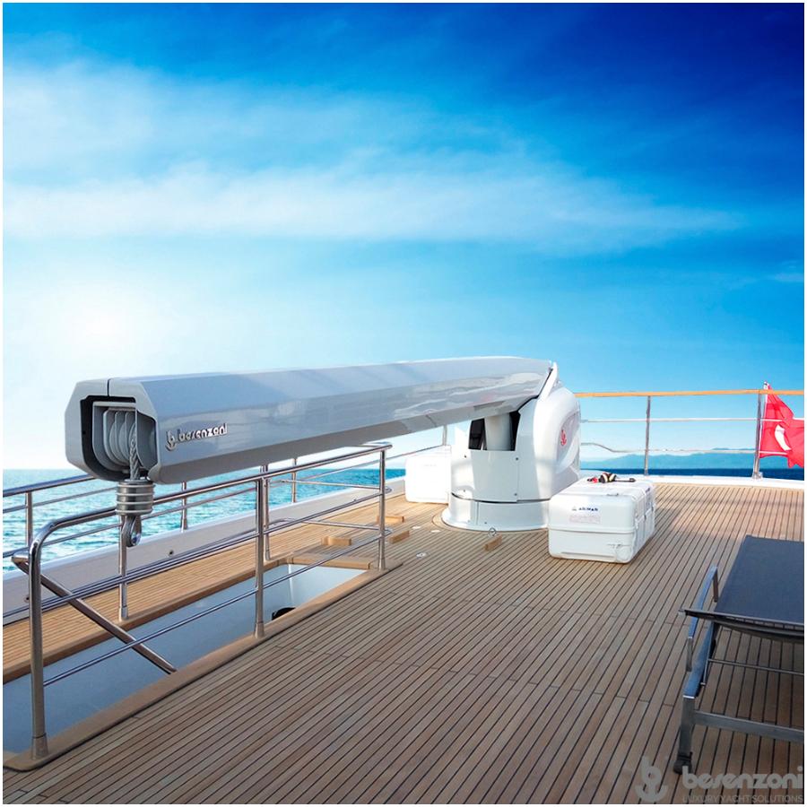 Gru idraulica telescopica per flybridge ad elevata capacità di carico 
