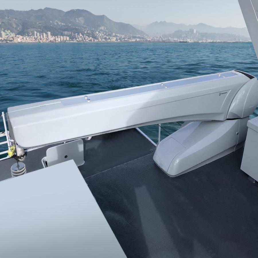 Besenzoni Gru per yacht installabile sul flybridge G509 braccio abbassato