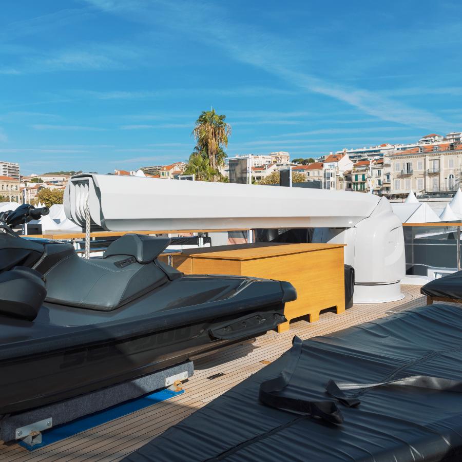 gru di medie dimensioni speciale per yacht per alare e varare i tender 