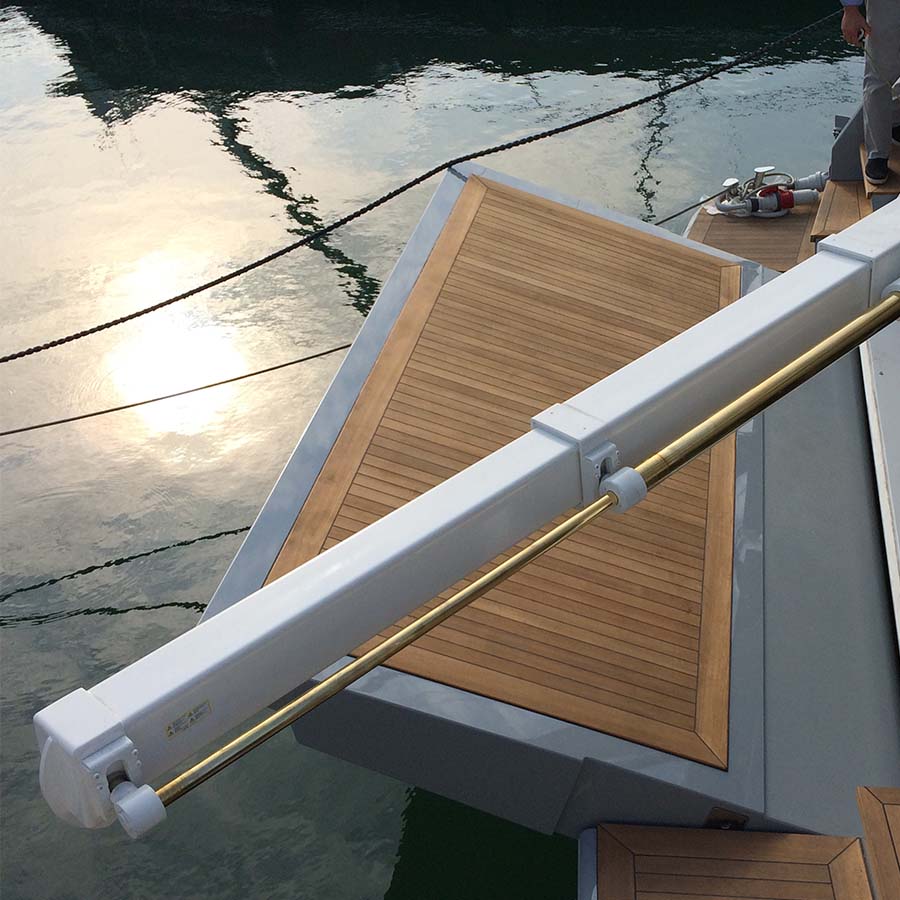 Vista dall'alto della gru idraulica con doppia estensione telescopica per installazione a parete