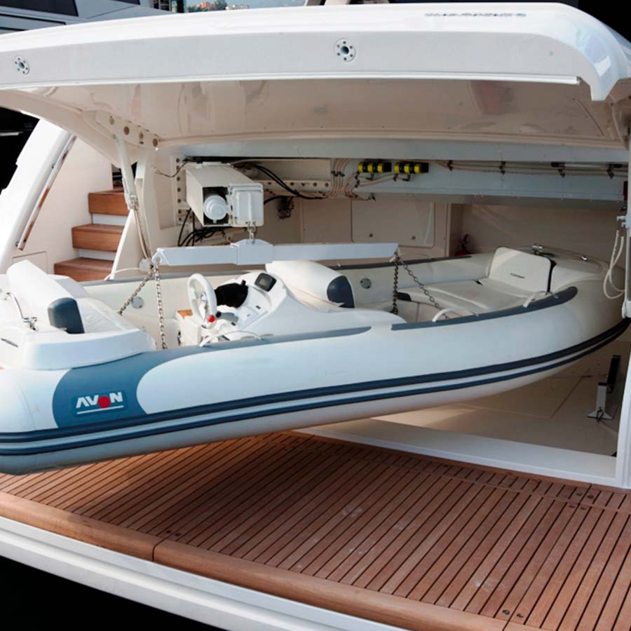 Gru G 433 in fase di stivaggio di un tender