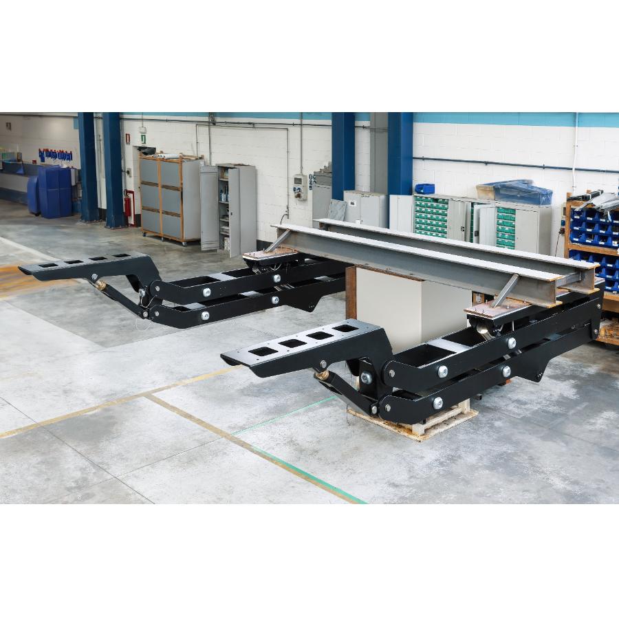 Vista dall'alto del tender lift TLC per catamarani