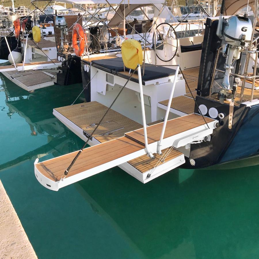 Pedana in acciaio a due stadi per barche a motore o barche a vela con meccanismo automatico