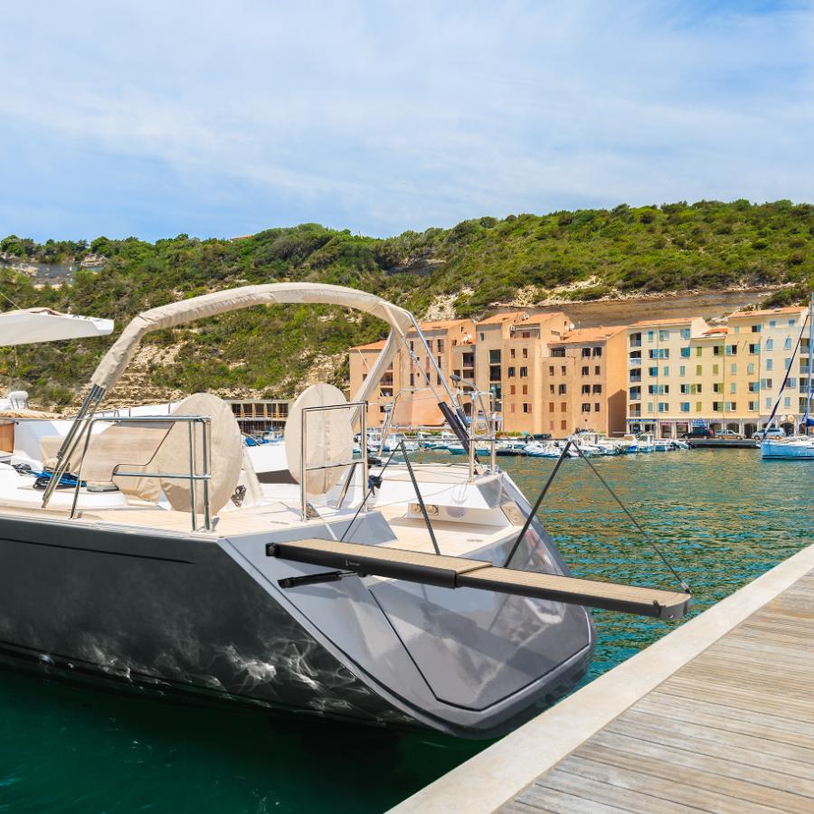 Pedana esterna automatica multifunzione per barche a vela o motore completamente aperta