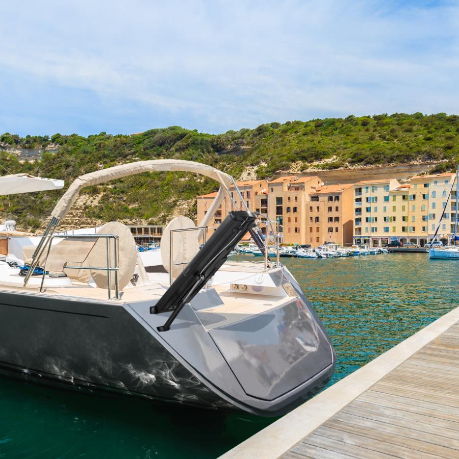 Passerella esterna automatica multifunzione per barche a vela o motore