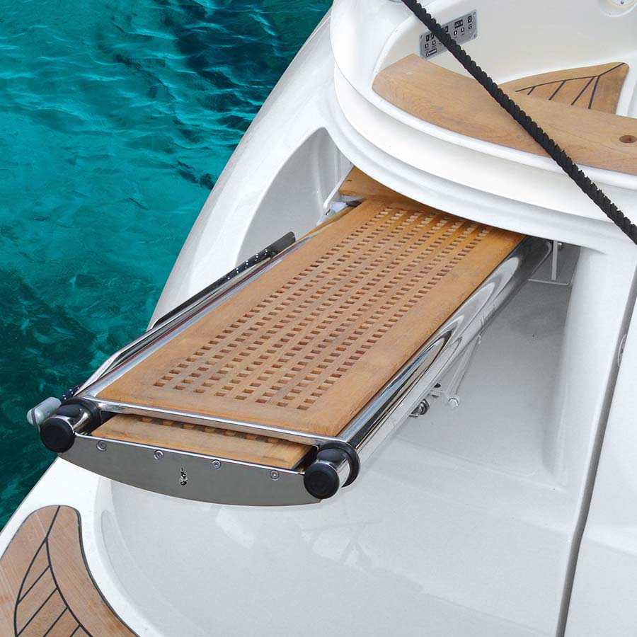 Besenzoni passerella idraulica rientrante PI 374 Onda installata a bordo