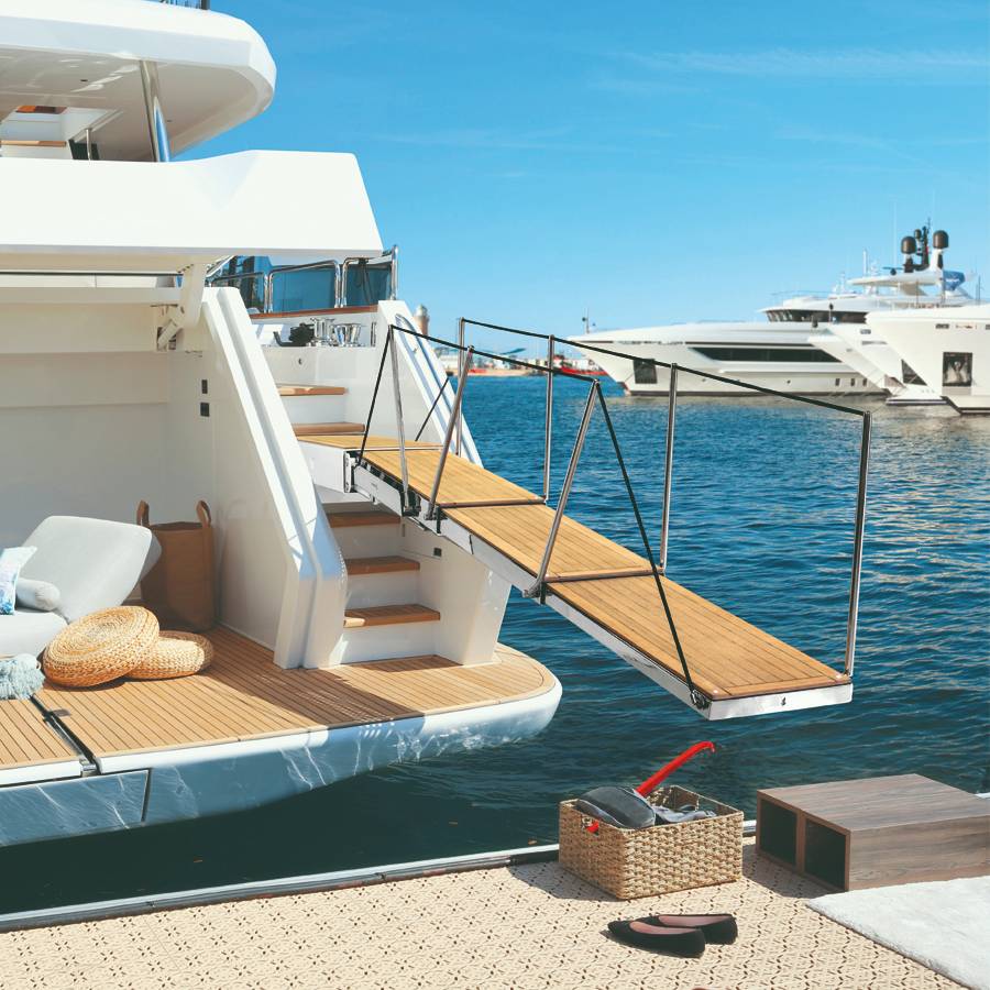 besenzoni PI 563 con Struttura in acciaio inox verniciato o lucidatoa specchio con tubolari rettangolari