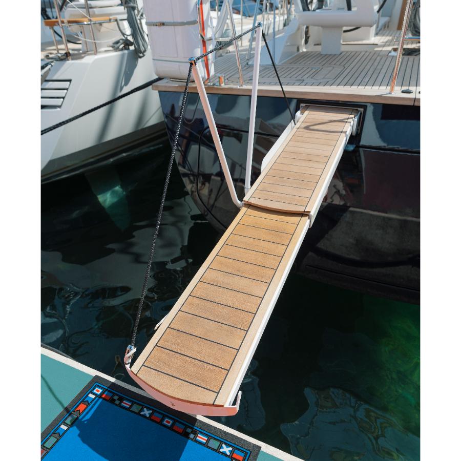 Vista frontale della passerella automatica idraulica rientrante PI 692 Young aperta