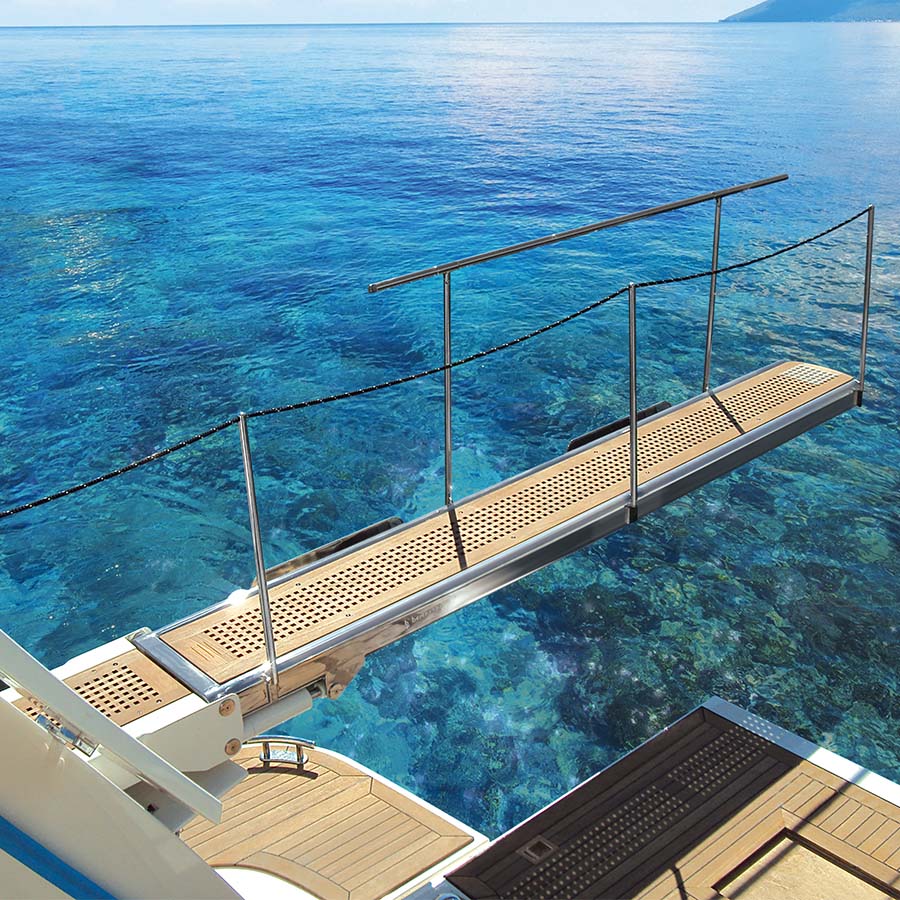 besenzoni passerella rientranti idraulica a singolo stadio PI 394 installata su superyacht candelieri rigidi in acciaio