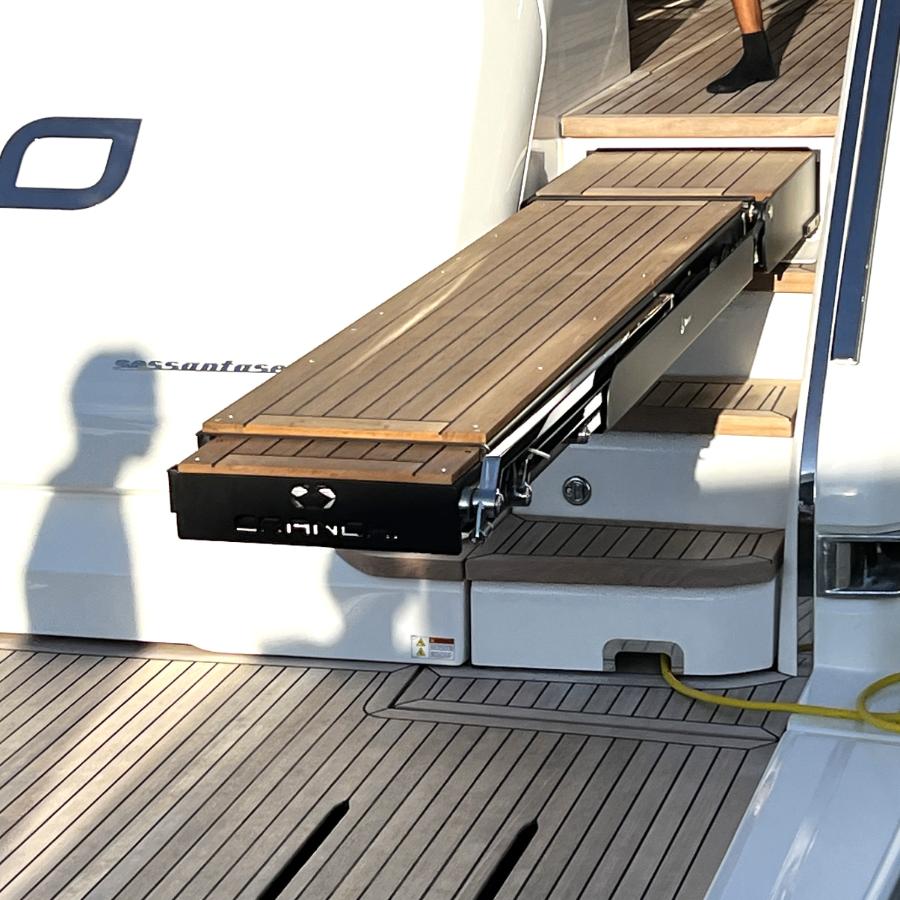 Passerella Besenzoni per accesso alla banchina con movimentazione idraulica