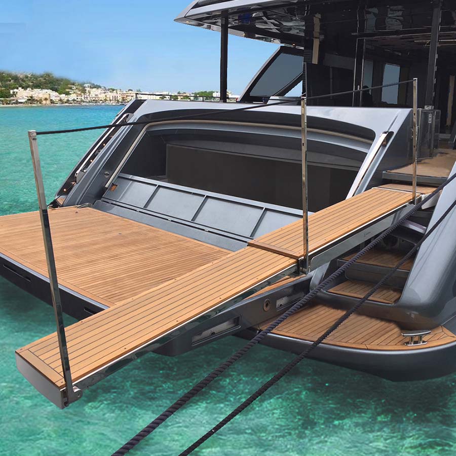 besenzoni Passerella telescopica rientrante a due stadi con funzioni automatiche PI694 Ampia pedana di camminamento in teak con inserti antiscivolo con candeliere in punta 