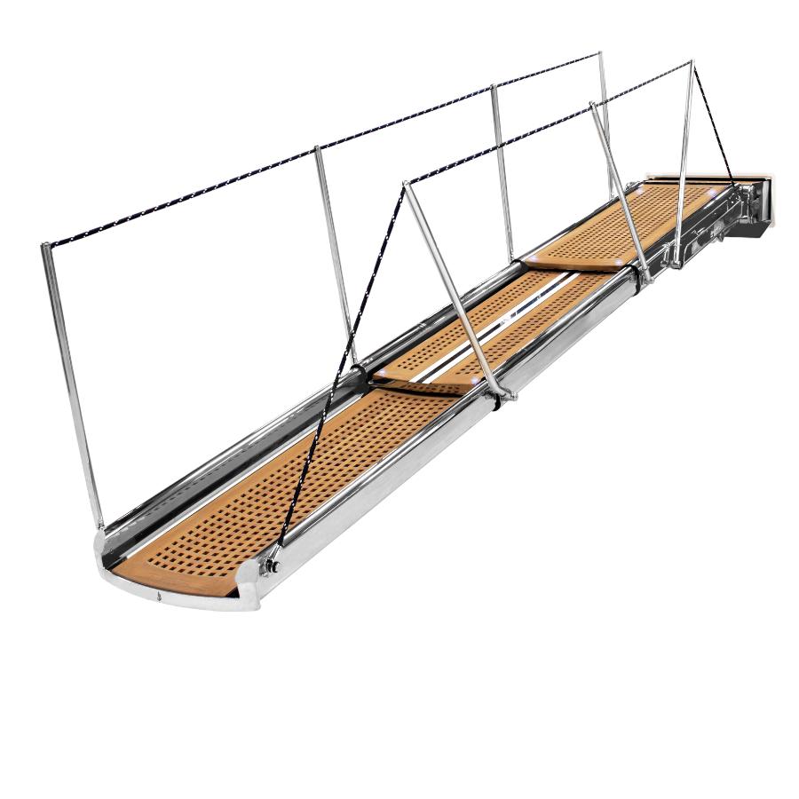 passerella idraulica a tre sezioni con pedana di teak perfetta per grandi barche a motore