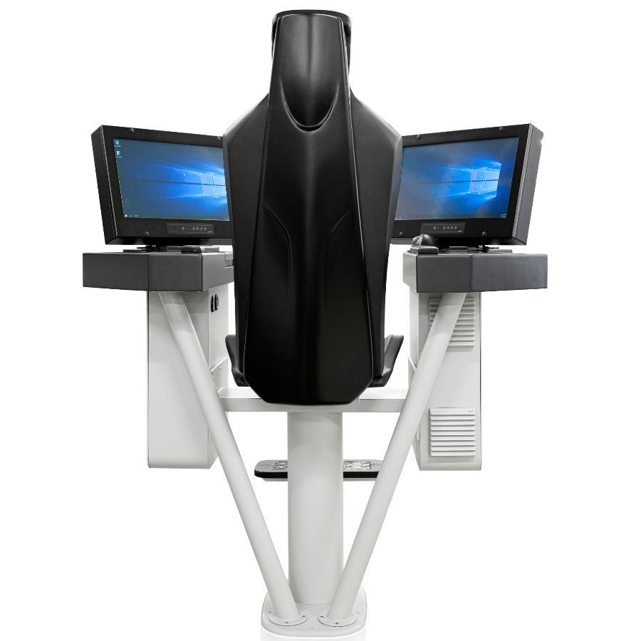 Vista posteriore della poltrona pilota P 400 matrix e della postazione comando