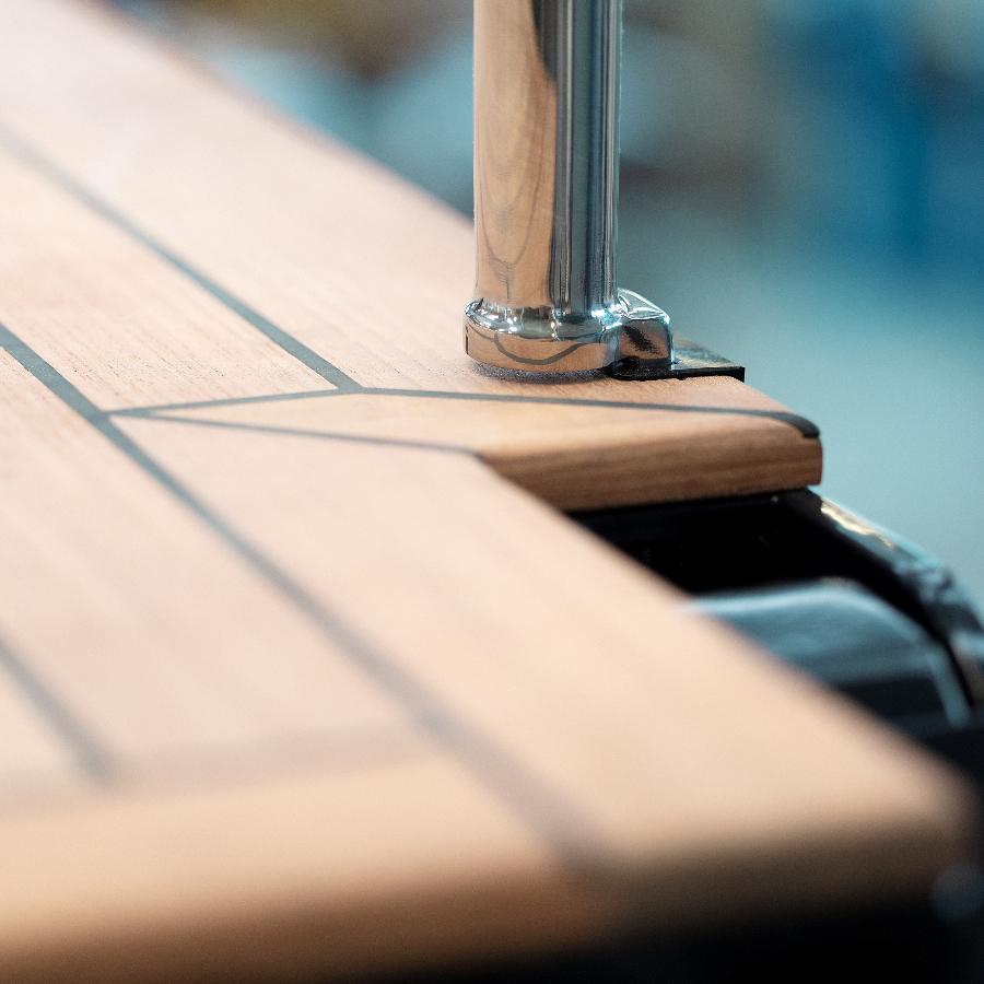 Dettaglio candeliere e passerella SP 490