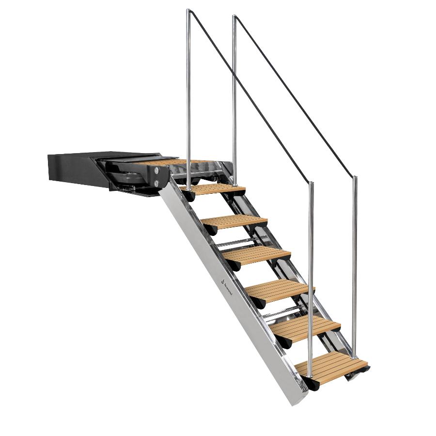 Besenzoni SP 600G Scala rientrante girevole di 90 con movimentazione automatica che abbina la funzione di passerella adatta per installazione nella poppa o sul lato della barca . Ha una struttura in acciaio inox lucidato a specchio con gradini auto-livellanti in teak.
