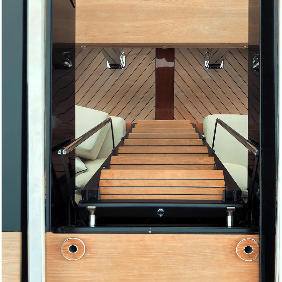 Besenzoni SI 516 Scala automatica per accesso al flybridge vista dall'alto