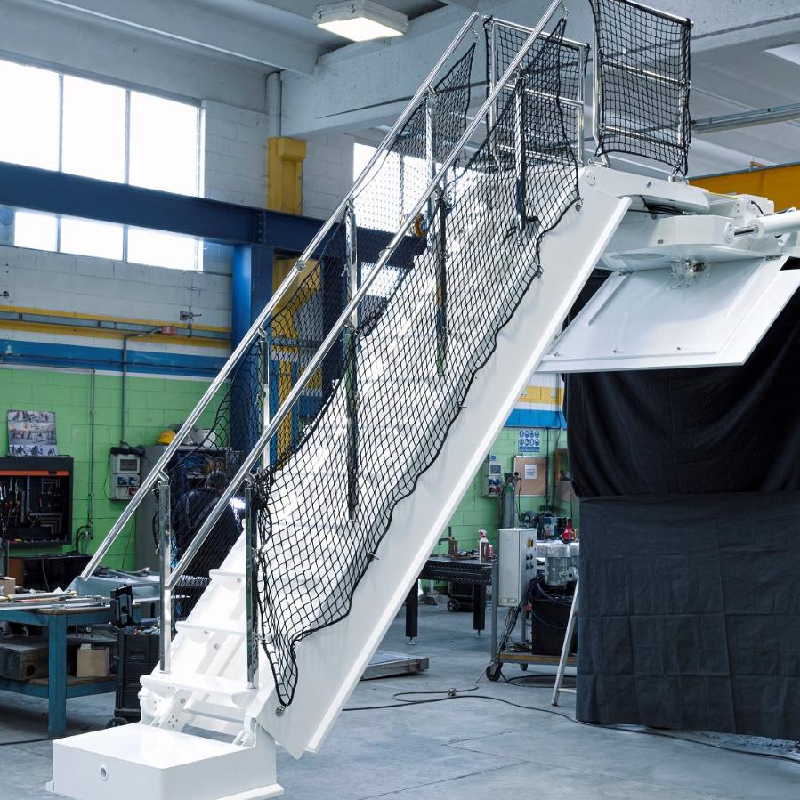 Besenzoni Scala SI 411 - workboats da imbarco automatica, girevole, a scomparsa nella murata dello yacht per barche da lavoro o difesa scala di banda